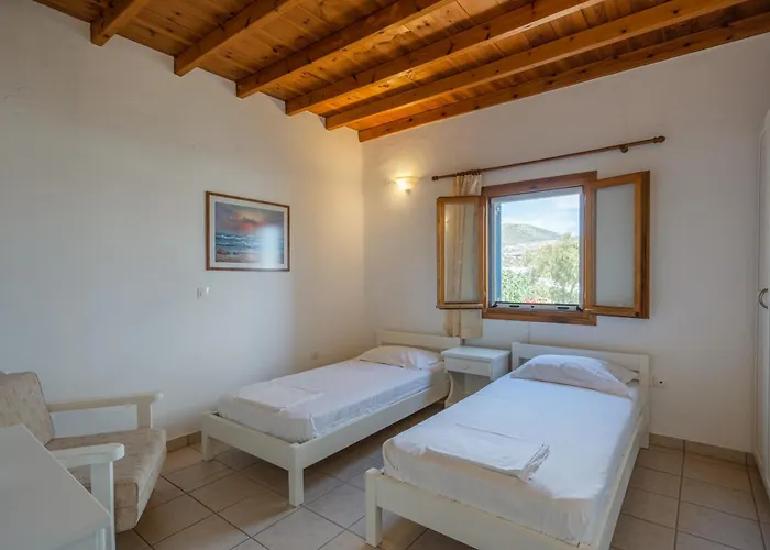 Maria's Village Two Bedroom House 1 بيت للعطل